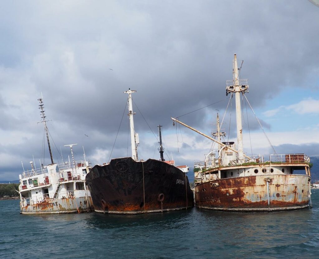 Άλλα τρία ναυάγια απομακρύνονται από τον κόλπο της Ελευσίνας (Photo) - Media