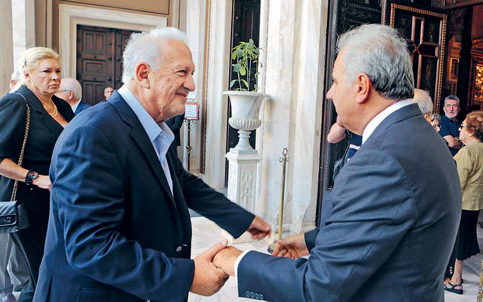 Η τελευταία διπλωματική επιτυχία του Αντώνη Λιβάνη - Ένωσε ΠΑΣΟΚους και… Μιμή   - Media