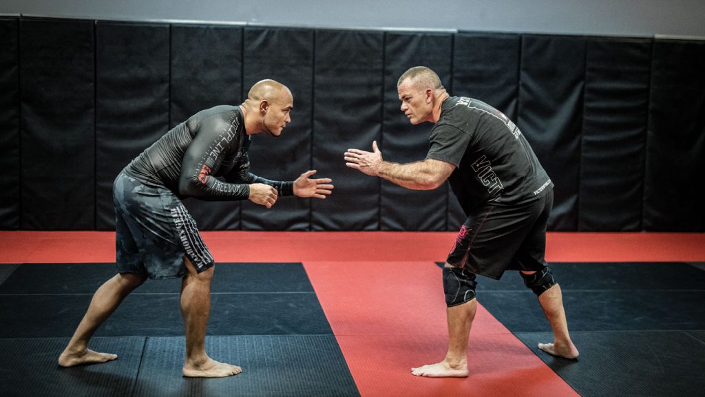 Δωρεάν μαθήματα αυτοάμυνας για εφοριακούς ξεκινά η ΑΑΔΕ - Media