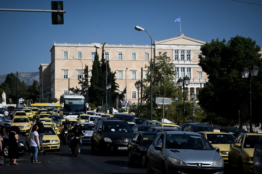 Κίνηση στους δρόμους: Χάος σε Κηφισό, Κηφισίας και Μεσογείων (Live - χάρτης)  - Media