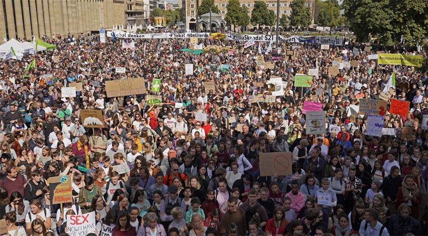 Παγκόσμια απεργία για το κλίμα: «Είμαστε το μέλλον» φώναξαν εκατομμύρια νέοι σε 160 χώρες (Photos) - Media