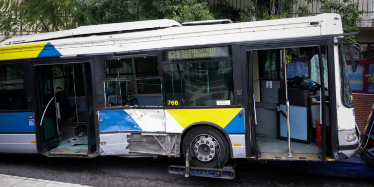Τροχαίο φορτηγού με λεωφορείο στην Πέτρου Ράλλη – Τραυματίστηκε ο οδηγός - Media