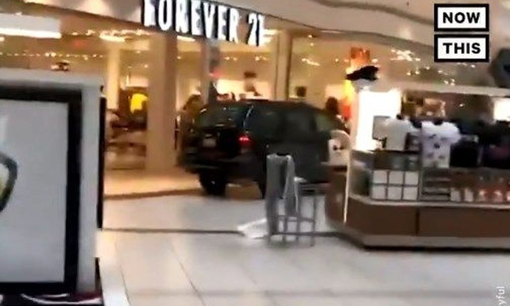 Έκανε... λαμπόγυαλο καταστήματα οδηγώντας το τζιπ του μέσα σε Mall!  (Video) - Media