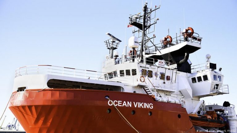 Ocean Viking: Οι εγκλωβισμένοι μετανάστες της Μάλτας  - Media