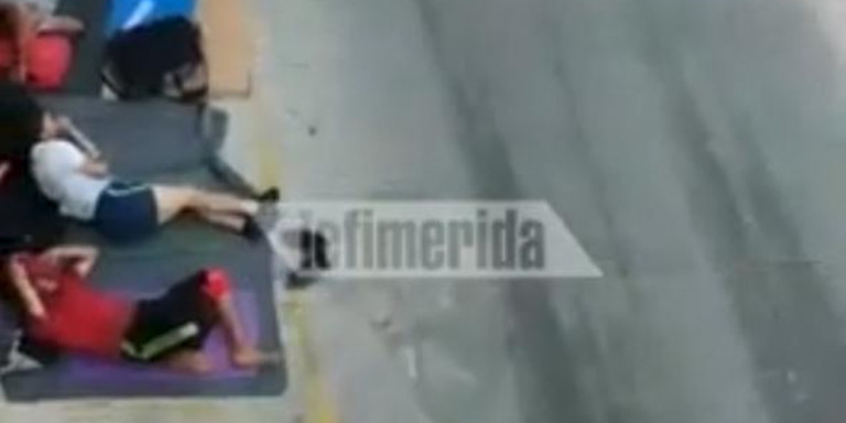 Πλημμύρισε με μετανάστες η Σύμη - Κοιμούνται ακόμα και στο δρόμο (Video) - Media