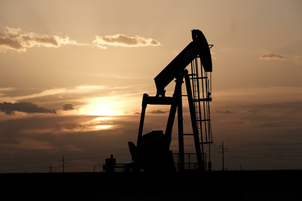 Συνεχίζεται η «βουτιά» του πετρελαίου - Media