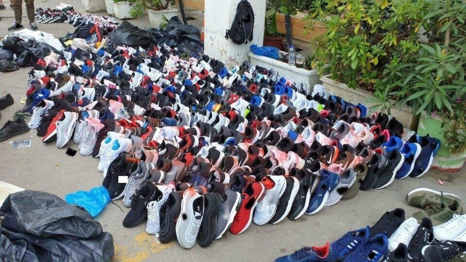 Μεγάλη επιχείρηση της αστυνομίας για το παρεμπόριο στον Πειραιά - Κατασχέθηκαν 5 τόνοι αντικειμένων  - Media