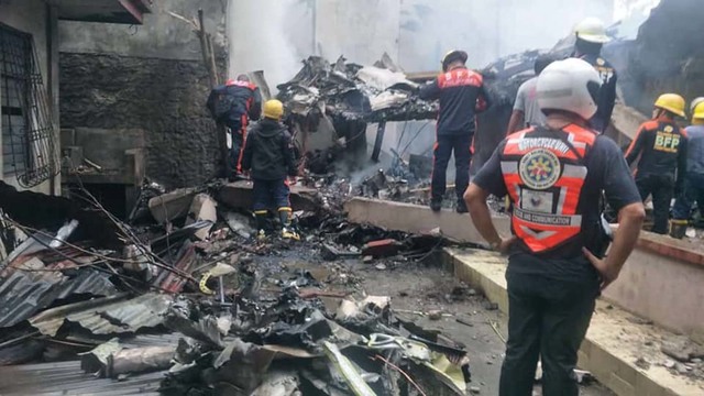 Τραγωδία στην Φιλιππίνες: Πτώση αεροσκάφους, οκτώ νεκροί (Video) - Media