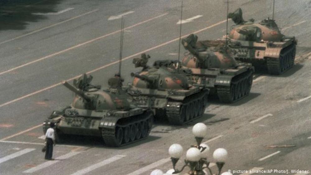 Τσάρλι Κόουλ: Πέθανε ο φωτογράφος του Tank Man - Media