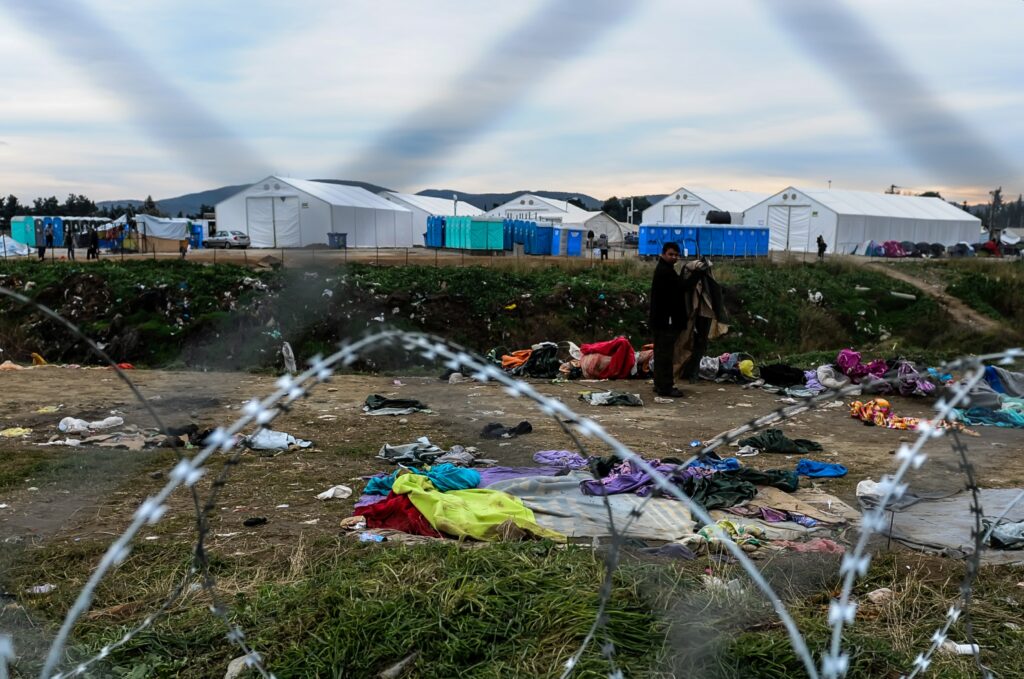 Κόλαφος στην Ελλάδα από τη Διεθνή Αμνηστία: Η ανθρωπιστική κατάσταση έκτακτης ανάγκης για τα παιδιά στα νησιά χειροτερεύει αδιάκοπα - Media