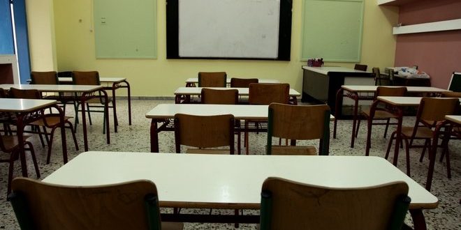 Στη φυλακή η δασκάλα που υποσχέθηκε στριπτίζ σε 15χρονο μαθητή της  - Media