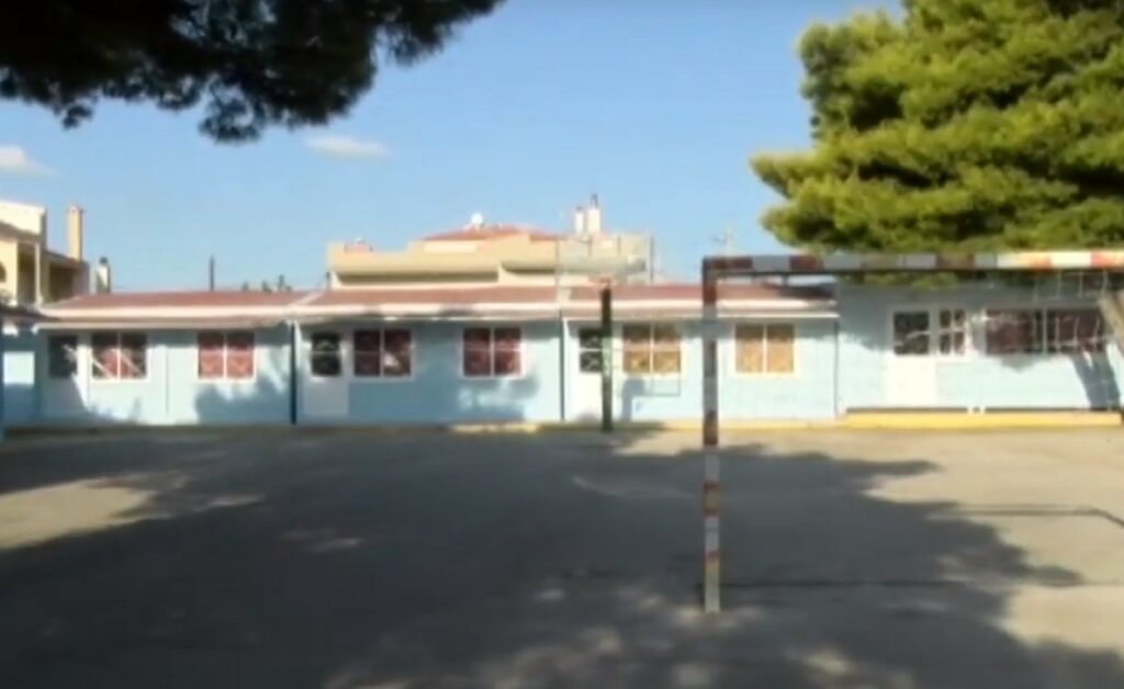 Δεκατρία χρόνια σε κοντέινερ σχολείο στην Αρτέμιδα - Εικόνες ντροπής για άλλη μια χρονιά (Video) - Media