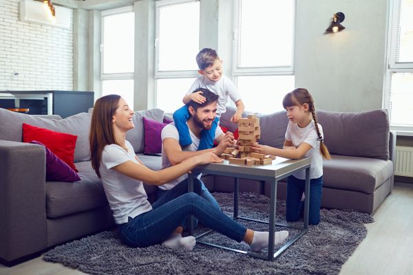 Έρευνα: Το 75% των παιδιών θέλουν περισσότερο χρόνο με τους γονείς τους - Media