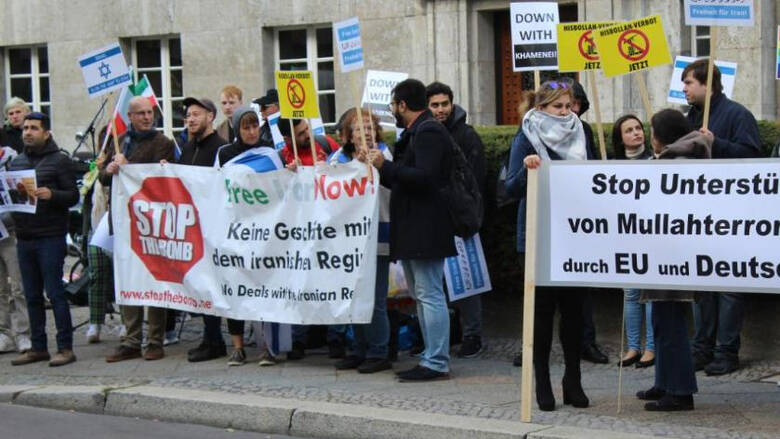 Διαμαρτυρίες για το Τραπεζικό και Επιχειρηματικό Φόρουμ του Ιράν στο Βερολίνο - Media