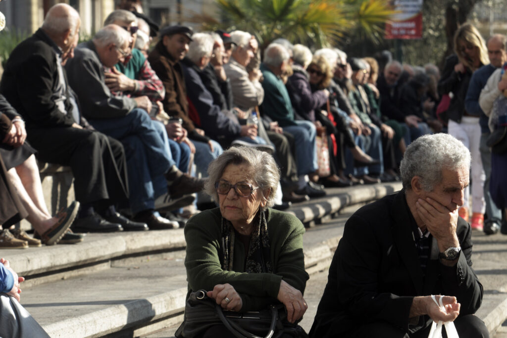 Αναδρομικά έως 1.160 ευρώ στους δικαιούχους συντάξεων χηρείας - Media