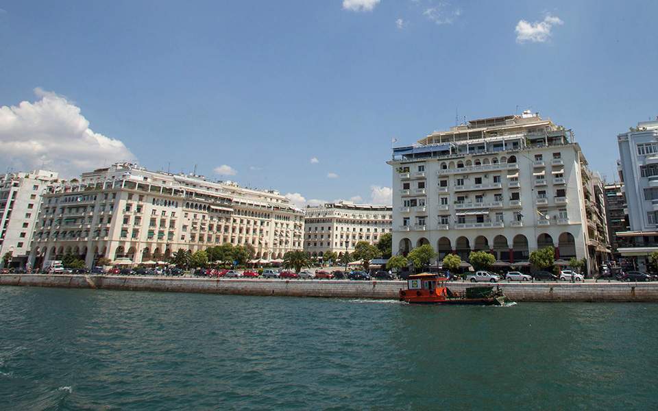 Θεσσαλονίκη: Συναγερμός στην ΕΛ.ΑΣ. από εγκαταλελειμμένη βαλίτσα - Media