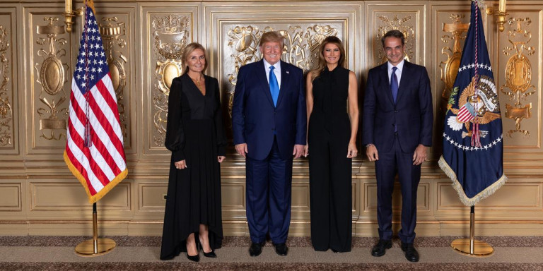 Η αναμνηστική φωτογραφία Τραμπ και Μητσοτάκη με τις συζύγους τους στη δεξίωση του ΟΗΕ (Photo) - Media