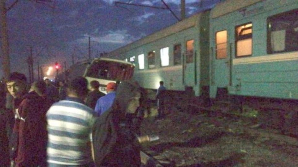 Καζακστάν: Τρένο παρέσυρε λεωφορείο και αυτοκίνητα  (Photos/Video) - Media