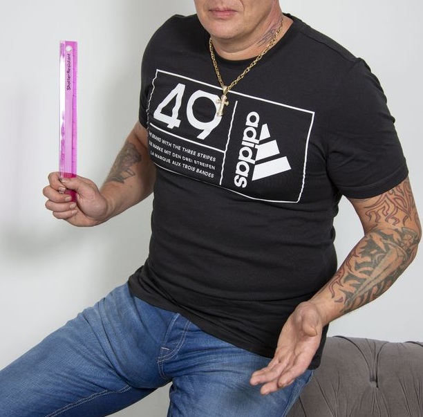 Κατέβασε τα παντελόνια του σε πολυκατάστημα για να αποδείξει ότι αυτό που φουσκώνει δεν ήταν κλοπιμαία (Photo) - Media