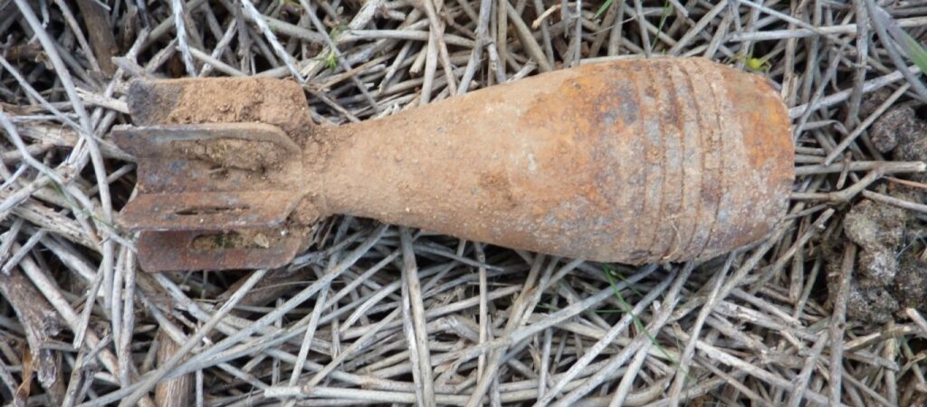 Ηλεία: Βρέθηκε βλήμα όλμου του Β’ Παγκοσμίου Πολέμου σε αυλή σπιτιού – Επιχείρηση με κλιμάκιο πυροτεχνουργών (Photos) - Media