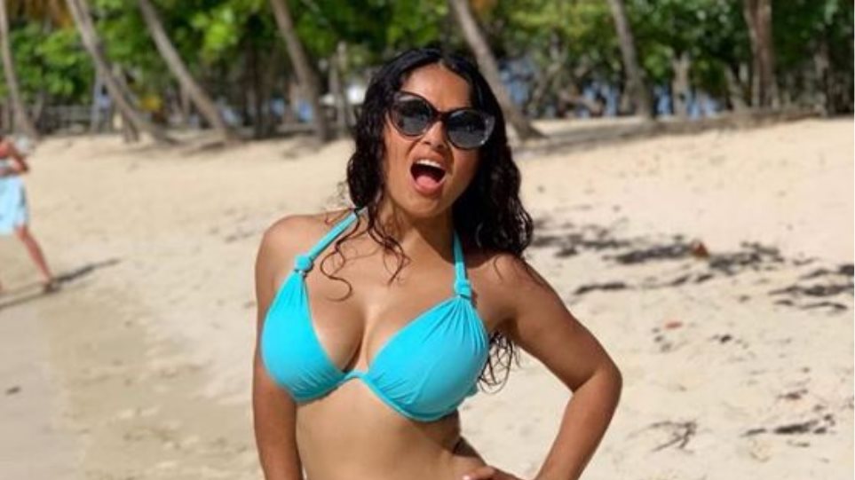 Salma Hayek: Στα 53α γενέθλιά της ποζάρει στον φακό με το μπικίνι της (Photo) - Media