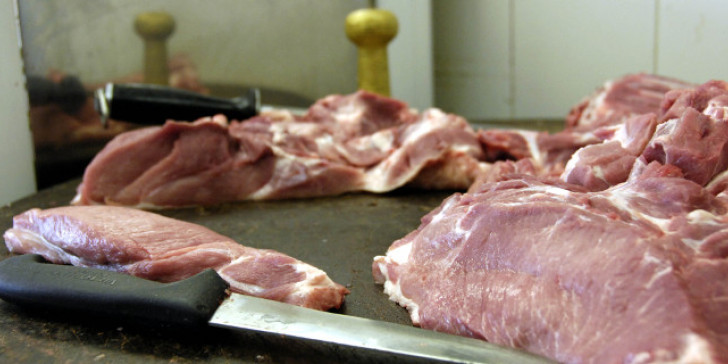 Δέσμευσαν 180 κιλά κρέας στον Πειραιά - Media