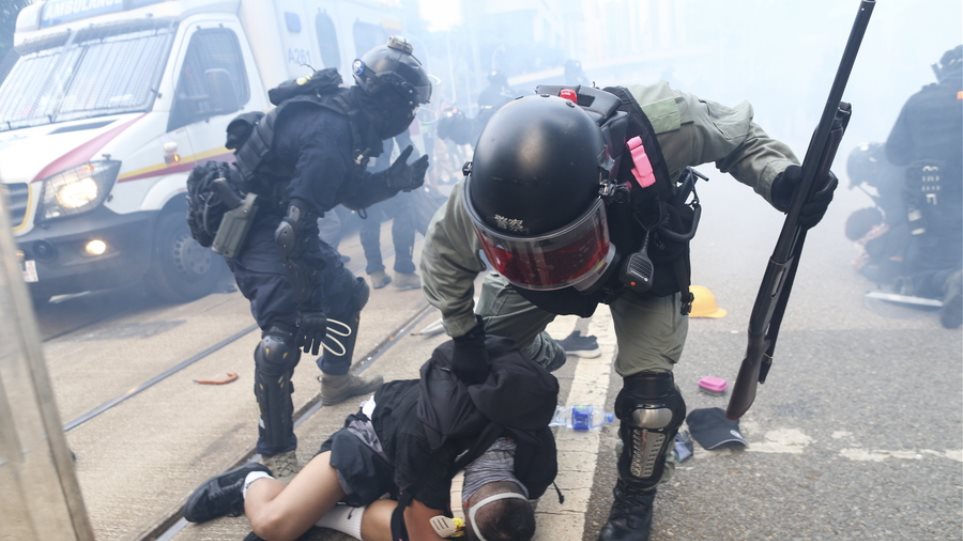 Χάος στο Χονγκ Κονγκ: Συλλήψεις και άγριες συγκρούσεις με την Αστυνομία  - Media