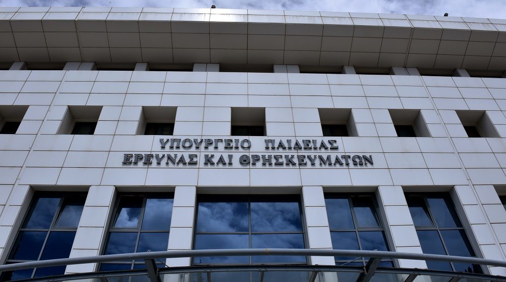 Eρευνα για περιστατικό λιποθυμίας μαθήτριας από χρήση ουσιών διέταξε το υπ. Παιδείας - Media