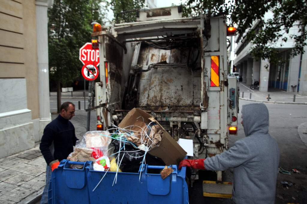 Δυνατότητα για συμβάσεις με ιδιώτες σε καθαριότητα, ηλεκτροφωτισμό και πράσινο - Κινητοποίηση ΠΟΕ-ΟΤΑ - Media