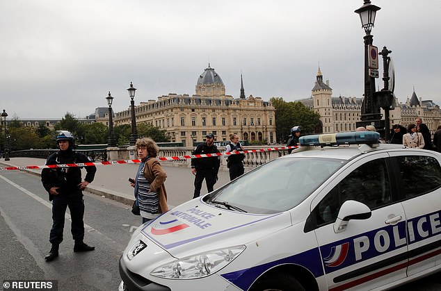 Μακελειό στο Παρίσι: Ο δράστης ήταν κωφός επιστήμονας (Photos) - Media