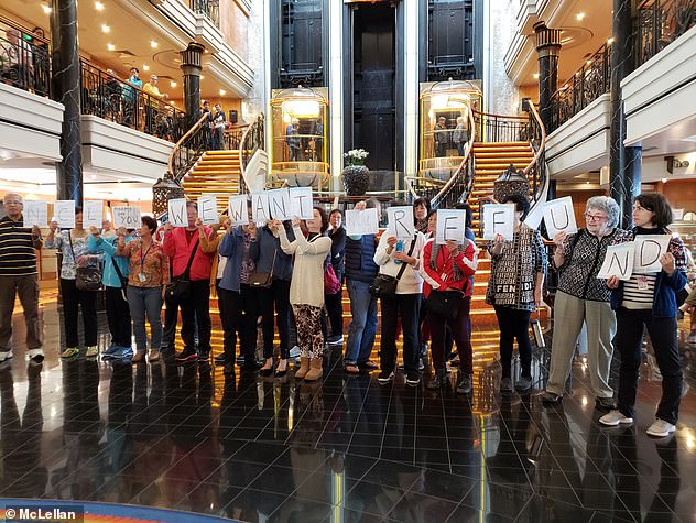 Διοργάνωσαν συλλαλητήριο μέσα σε… κρουαζιερόπλοιο ζητώντας αποζημίωση για τις «άθλιες» συνθήκες (Photos/Videos) - Media