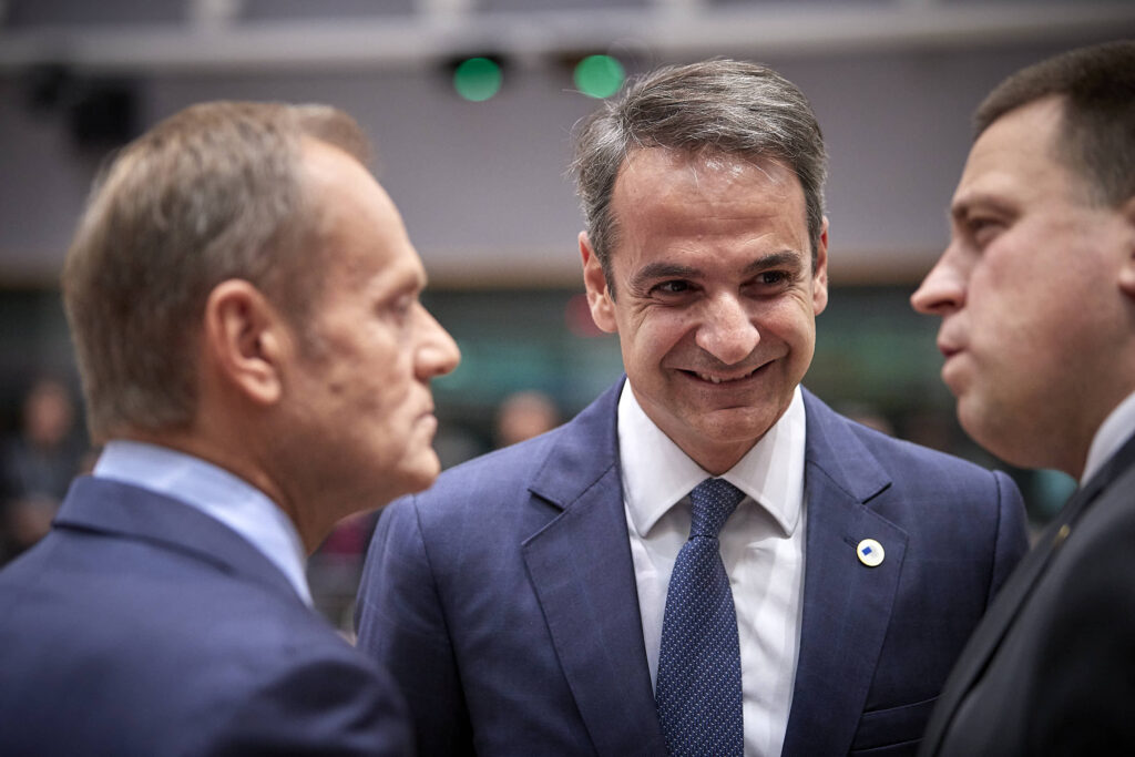 Η πρώτη Σύνοδος του Μητσοτάκη – Μπήκε πρώτος στην αίθουσα, θερμή αγκαλιά με Μπορίσοφ και φιλιά με Αναστασιάδη (Video) - Media