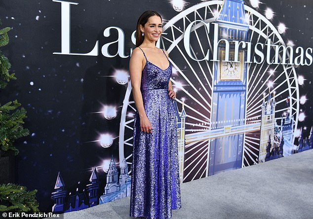 Αγνώριστη η Εμίλια Κλαρκ (Photos) - Media