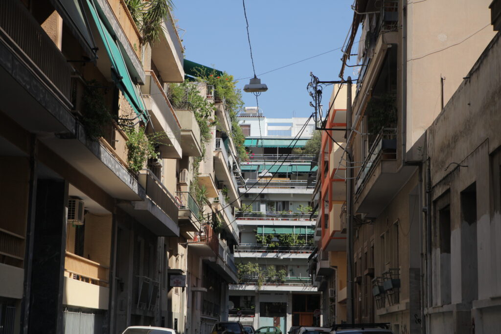 Ελληνικά νοικοκυριά: Δίνουν το 40% του εισοδήματός τους για ενοίκιο σπιτιού - Media