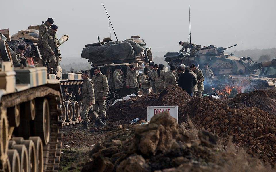 Daily Sabah: Βομβαρδισμοί Τουρκίας στη Συρία - Άγκυρα: Έτοιμοι για επιχειρήσεις - Αξιωματούχος ΗΠΑ: «Δεν αποχωρούμε πλήρως» (Video) - Media