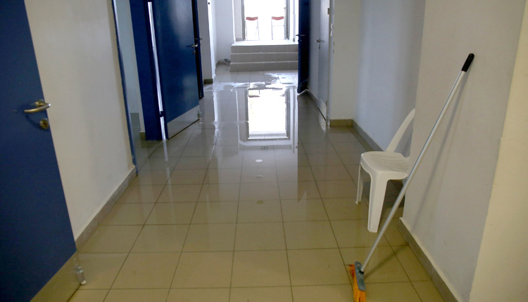 «Λίμνες» σε σχολείο στην Κρήτη: Χρειάστηκαν δέκα χρόνια για να κτιστεί και ένας μήνας για να πλημμυρίσει (Photos) - Media