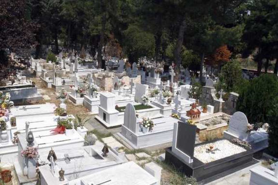 Κρήτη: Πήγε στο νεκροταφείο και πέθανε - Media
