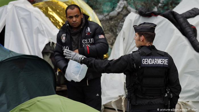 Αυστηρότερο πλαίσιο για τη μετανάστευση και στη Γαλλία - Media