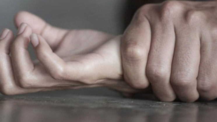Στη φυλακή γιατί βίαζε τη σύζυγό του - Media