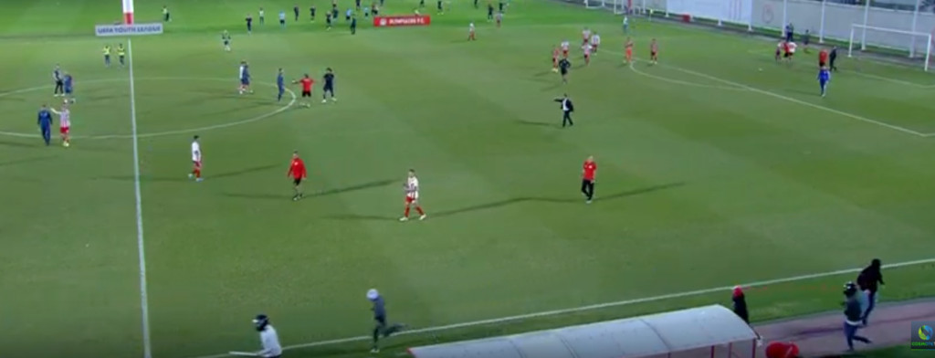 Η στιγμή της εισβολής οπαδών του Ολυμπιακού στο ματς με την Μπάγερν (Photos, Video) - Media