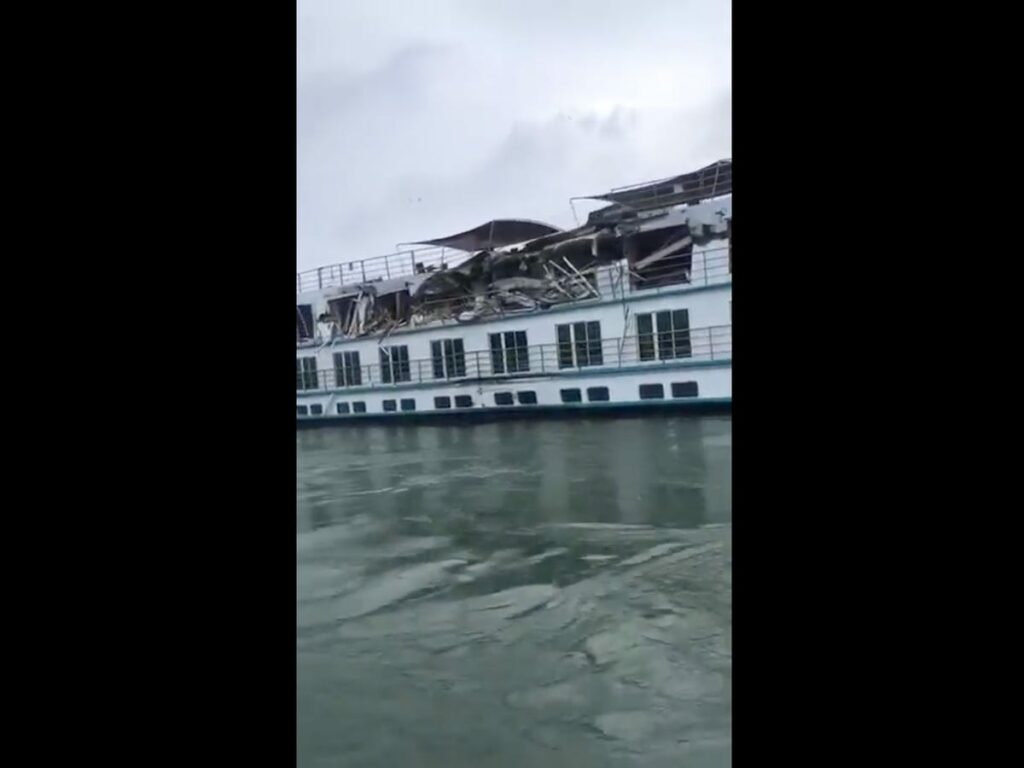 Φορτηγό πλοίο από τον Πειραιά χτύπησε γερμανικό ποταμόπλοιο στον Δούναβη - Πέντε τραυματίες (Video) - Media