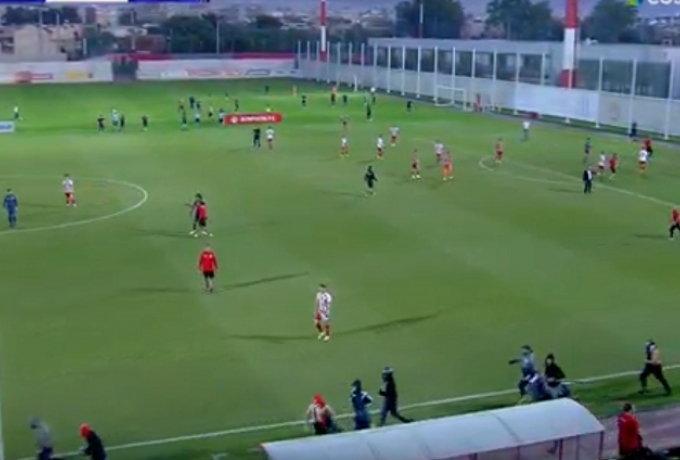 Εισβολή 80 κουκουλοφόρων με καδρόνια στο Ολυμπιακός-Μπάγερν - Στο νοσοκομείο τέσσερις τραυματίες (Video) - Media