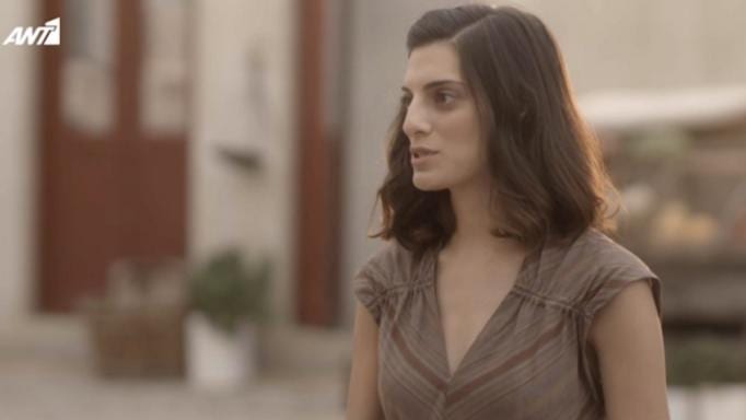 «Στο “Ουζερί Τσιτσάνης” υπήρχαν φορές που πήγαινα στο γύρισμα να φάω γιατί δεν είχα λεφτά να φάω» - Συγκλονίζει η Θεοδοσία από τις Άγριες Μέλισσες  - Media