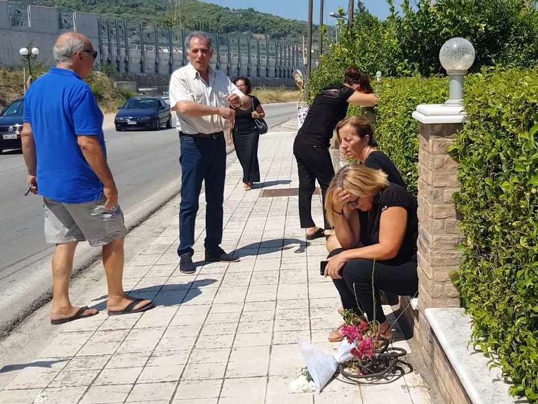 Τρία κακουργήματα βαρύνουν τον 28χρονο που σκότωσε σε τροχαίο γιαγιά κι εγγόνι - Media