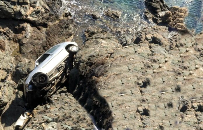 Θρίλερ στη Σύρο: Βρήκαν αυτοκίνητο στο γκρεμό άλλα όχι τον οδηγό… - Media