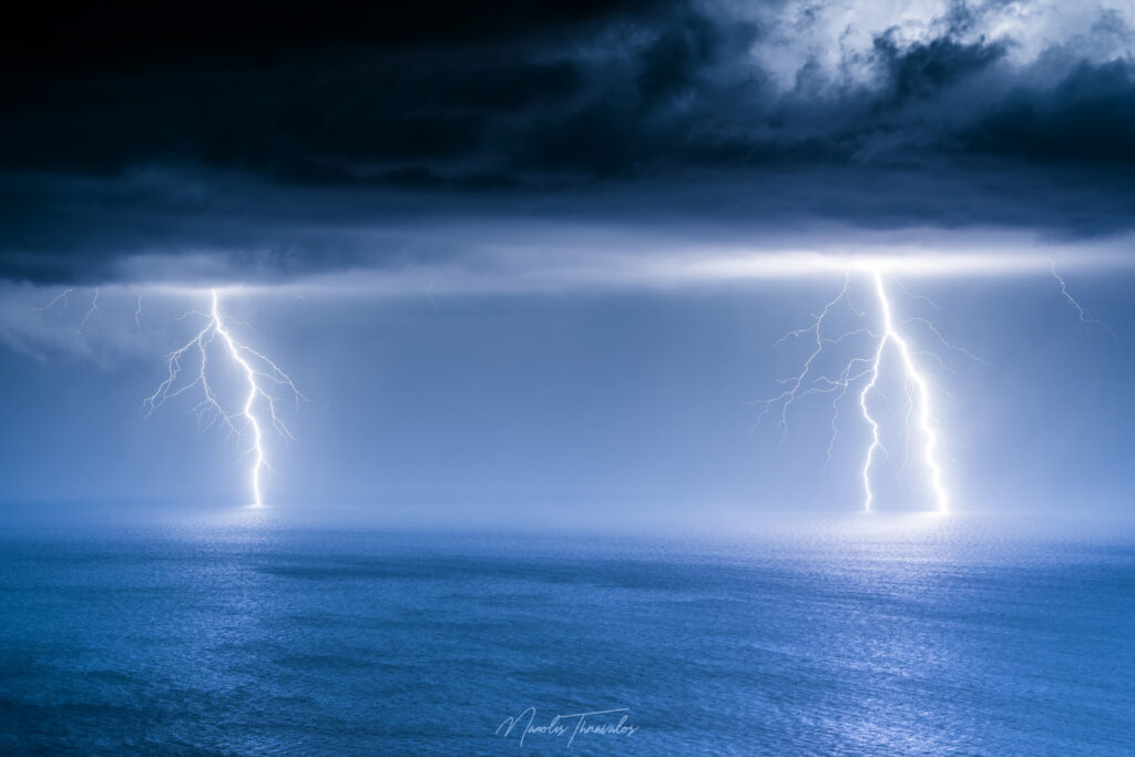 Η νύχτα που έγινε μέρα στη Σάμο από τους κεραυνούς - Τι λέει το Αστεροκοπείο για το παράξενο φαινόμενο (Photos)    - Media