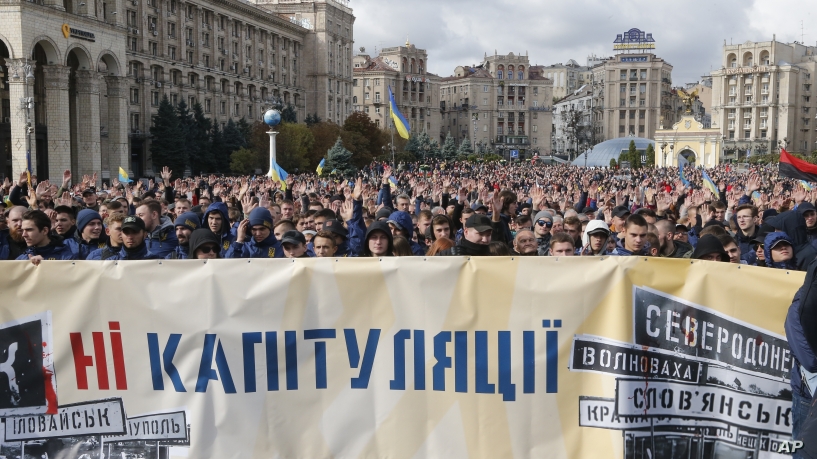 Ακροδεξιοί ξανά στους δρόμους του Κιέβου κατά των ειρηνευτικών διαπραγματεύσεων για το Ντονμπάς - Media