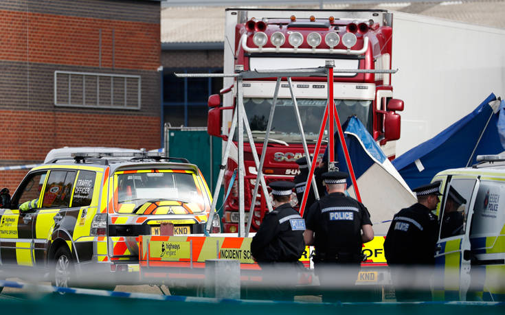 Συνεχίζεται το θρίλερ στην Αγγλία: Ζωντανούς βρήκε 9 ανθρώπους η αστυνομία στο πίσω μέρος φορτηγού - Media