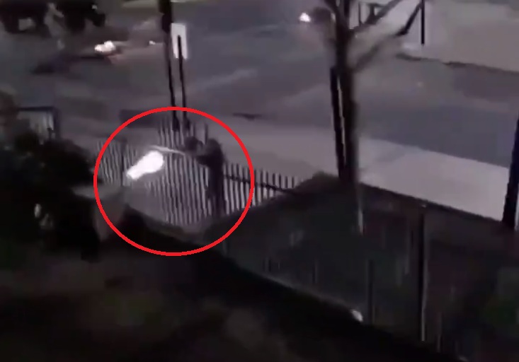 Xιλή: Στρατιώτης πυροβολεί εν ψυχρώ εναντίον ενοίκων σε αυλή πολυκατοικίας (Video) - Media