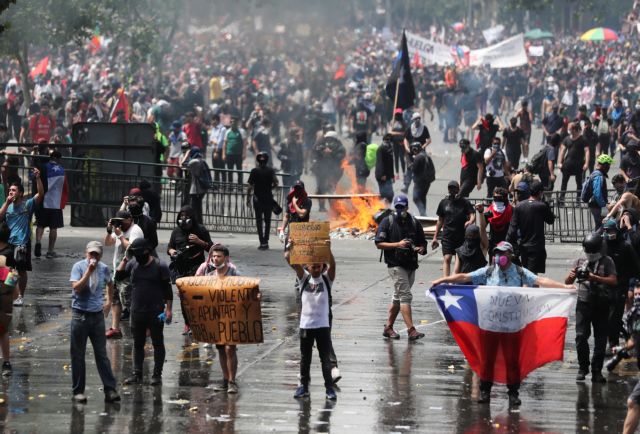 Χιλή: Εκατοντάδες χιλιάδες ξανά στους δρόμους, παρά τις εξαγγελίες για κοινωνικά μέτρα - Media